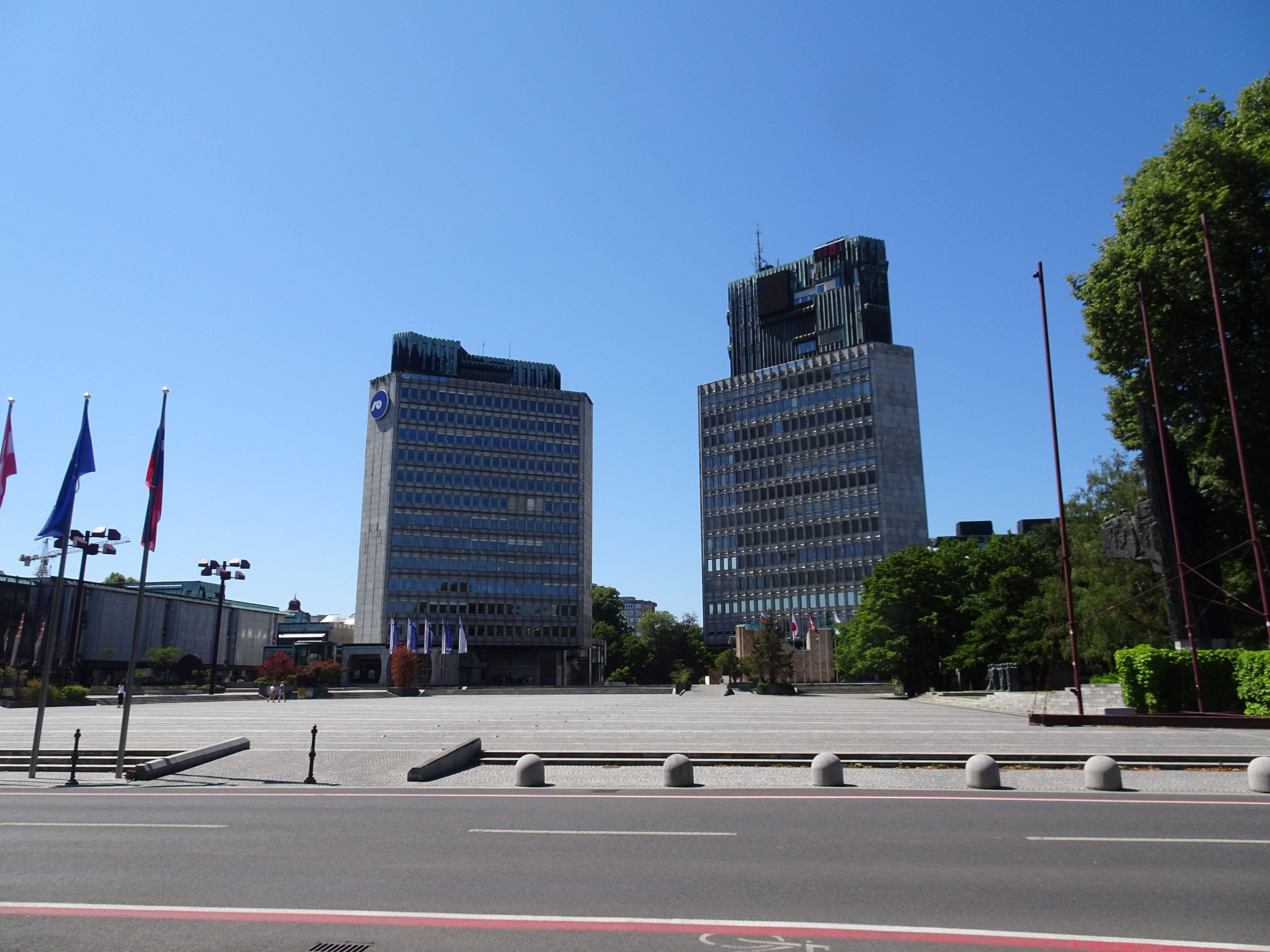 Republic Square in Ljubljana with TR2 and TR3 towers housing Maxi Market