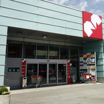 Entrance to Mercator Center Koper in Šalara